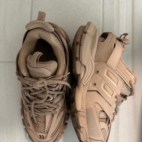 BALENCIAGA Rose Gold Sneakers | Size 39 - Picture 6 of 6